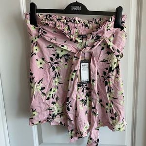 Vero Moda Womens pink floral shorts - Size Large
